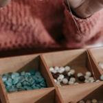 Ювелирные украшения в античном олимпийском стиле с золотыми элементами