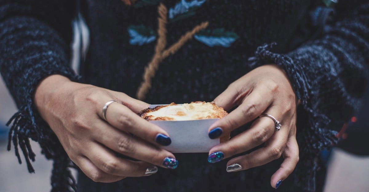 Яркие украшения в форме красного перца чили с эмалью и камнями